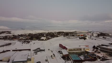 Ideal-town-to-see-the-northern-lights-in-winter-in-the-north-of-iceland,-a-town-divided-by-a-glacial-river-and-joined-by-a-bridge