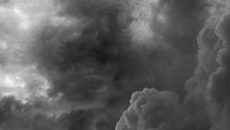 4k-Eine-Geschichte-Von-Gewittern-Und-Dunklen-Wolken