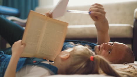 father knocks on book which kid