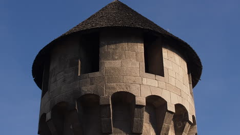 Old-European-medieval-tower-in-hungary,-part-of-a-larger-castle