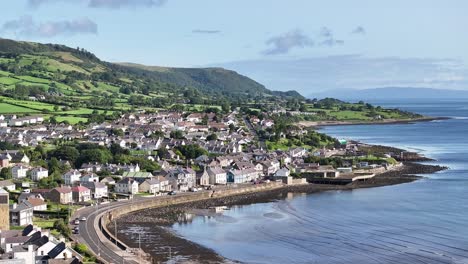 Carnlough-An-Der-Antrim-Coast-Road-In-Nordirland