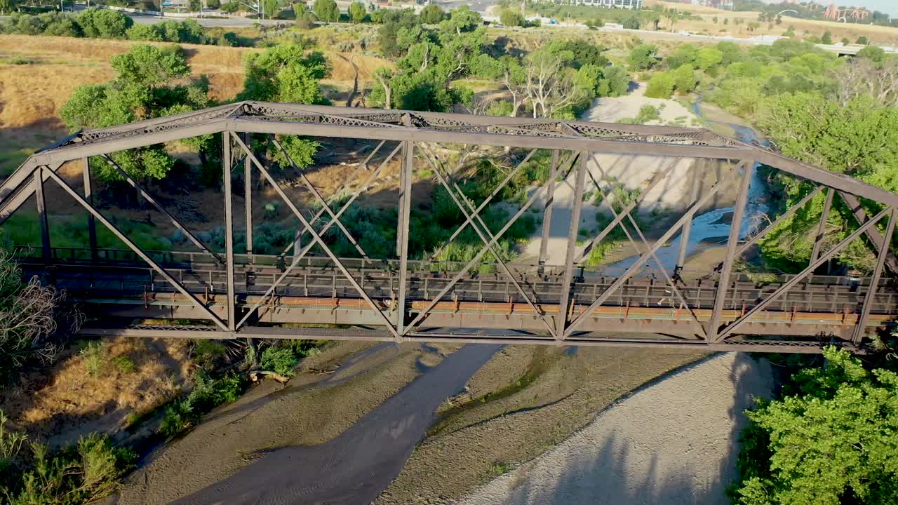 캘리포니아주 산타 클라리타의 철마 다리