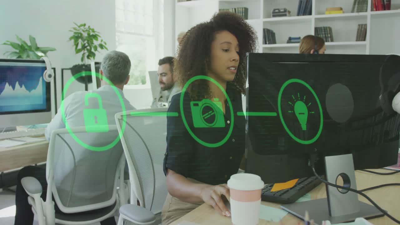 animación de diagrama de flujo de iconos sobre mujer afroamericana trabajando en el escritorio en la oficina