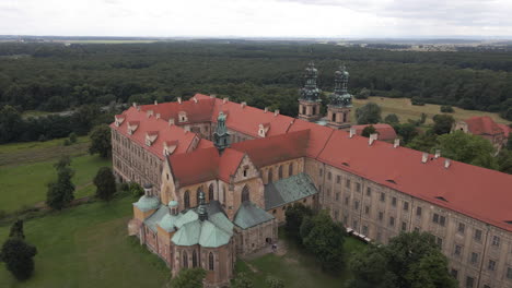 Vista-Aérea-De-La-Abadía-Cisterciense-En-Lubią?