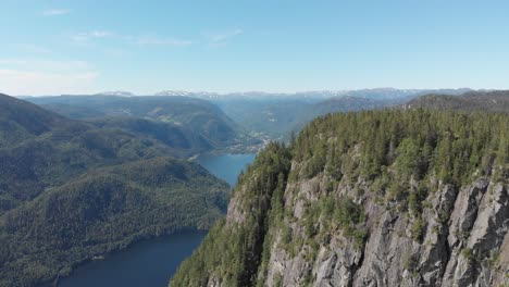 Erstaunliche-Norwegische-Hochlandlandschaft,-Bandak-See-Und-Telemark-Kanal,-Luftaufnahme