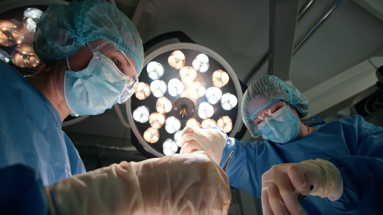 cirujanos en funcionamiento