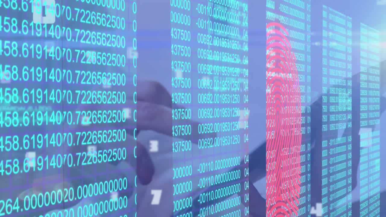 animación de huellas dactilares biométricas y procesamiento de datos sobre una mujer usando una tableta