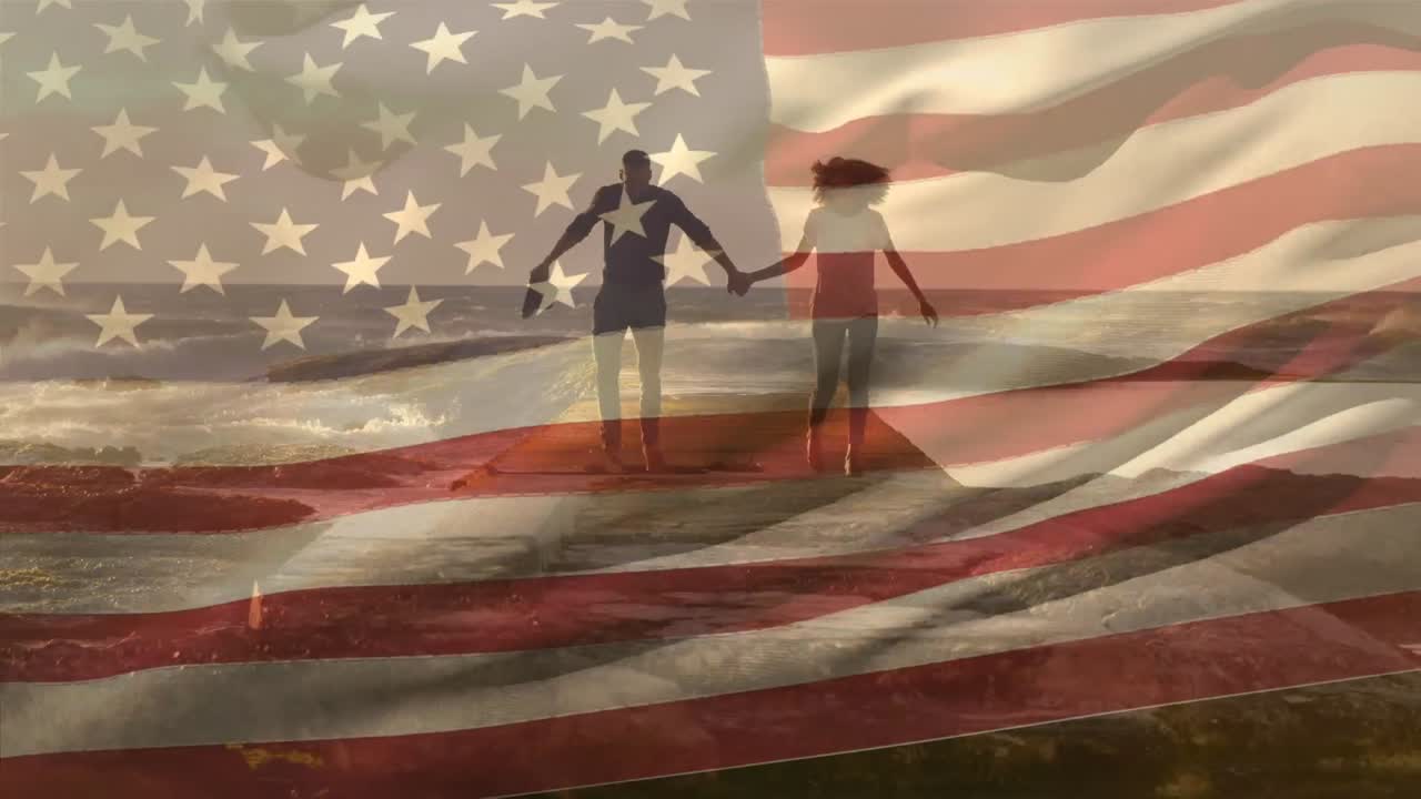 animación de la bandera de los estados unidos sobre una pareja afroamericana en la playa