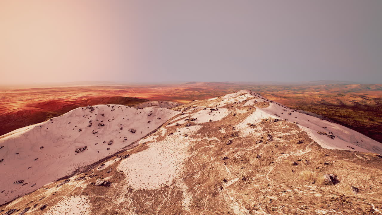 안개가 많은 아침에 무지개 산