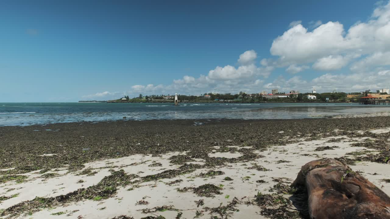 옛 몸바사 항구 입구의 시간경과