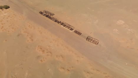 viejos restos abandonados de trenes de hejaz de la era otomana en el desierto de arabia saudita cerca de medina