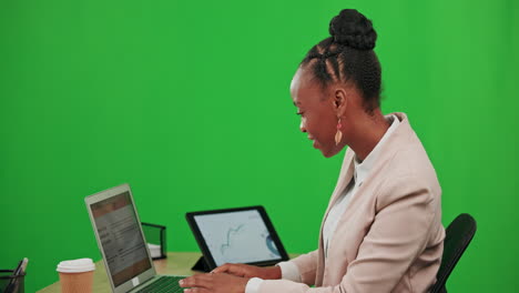 Business-woman,-writing-and-green-screen