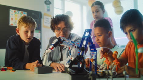 kids learning robotics in class