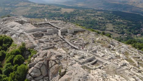 La-Antigua-Ciudad-Tracia-De-Perperikon,-Que-Se-Cree-Que-Fue-Un-Lugar-Sagrado,-Se-Encuentra-En-El-Suroeste-De-Bulgaria