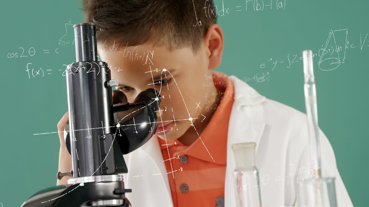현미경 4k를 보는 작은 소년