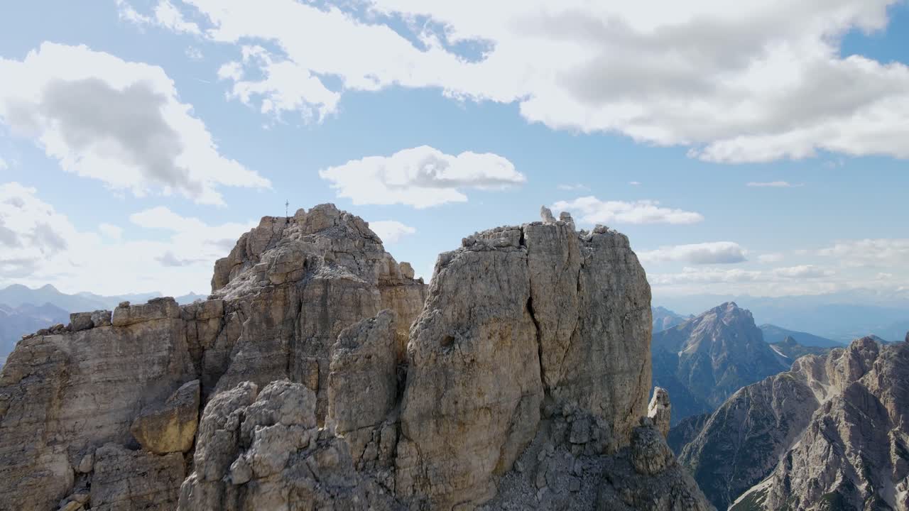 이탈리아 돌로미티의 트레 시메 디 라바레도의 공중 전망