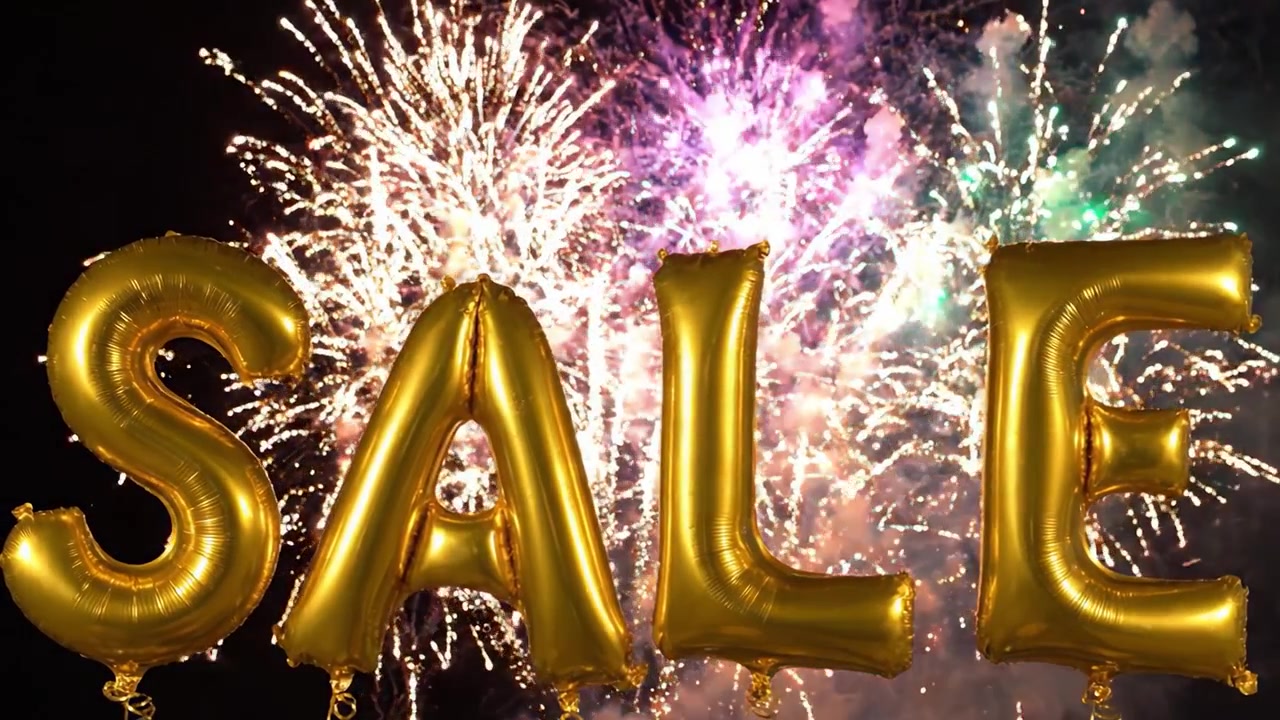 Un'accattivante celebrazione di sconti: palloncini dorati formano la parola 'SALDI' su uno sfondo mozzafiato di fuochi d'artificio per catturare l'attenzione sulle offerte speciali.