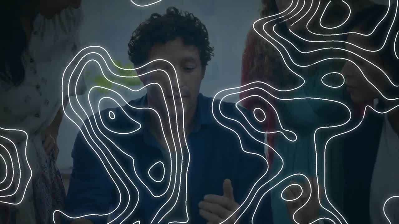 animación del mapa de la línea sobre la gente de negocios que habla