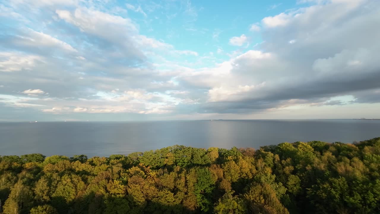 에서 여름 동안 그단스크 걸프의 탁 트인 전망