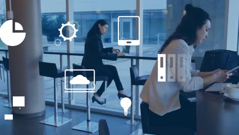 animación de iconos digitales y procesamiento de datos sobre diversas personas de negocios en la oficina