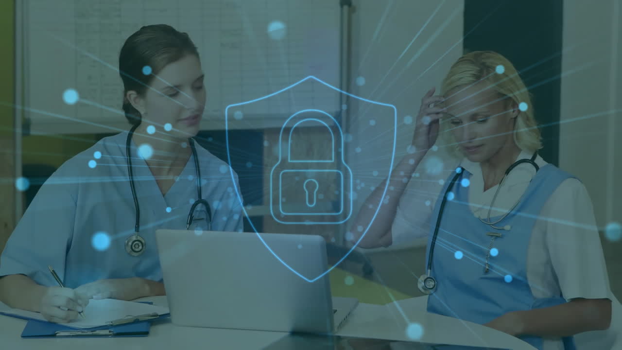 animación del icono del candado sobre diversos médicos que usan una computadora portátil en el hospital