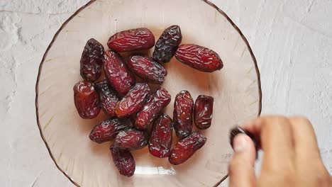 Close-up-of-many-date-fruit-on-table