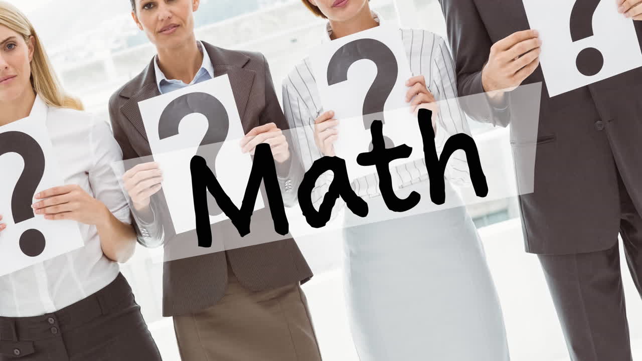 질문표를 들고 있는 다양한 사업가들의 그룹 위에 수학 텍스트의 애니메이션