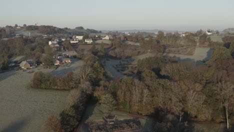 Pueblo-De-Ladignac-sur-rondelles-En-El-Departamento-De-Correze,-Francia