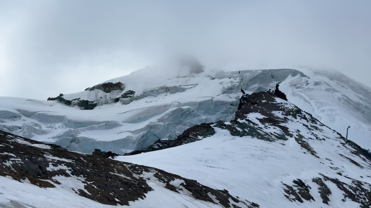 얼음 빙하 바위 saas fee saastal zermatt 빙하 산꼭대기 스키 리조트 스위스 스위스 알프스 알파인 계곡 가을 가을 platen 알파 taschern 구름 안개 오후 풍경 느린 판 왼쪽