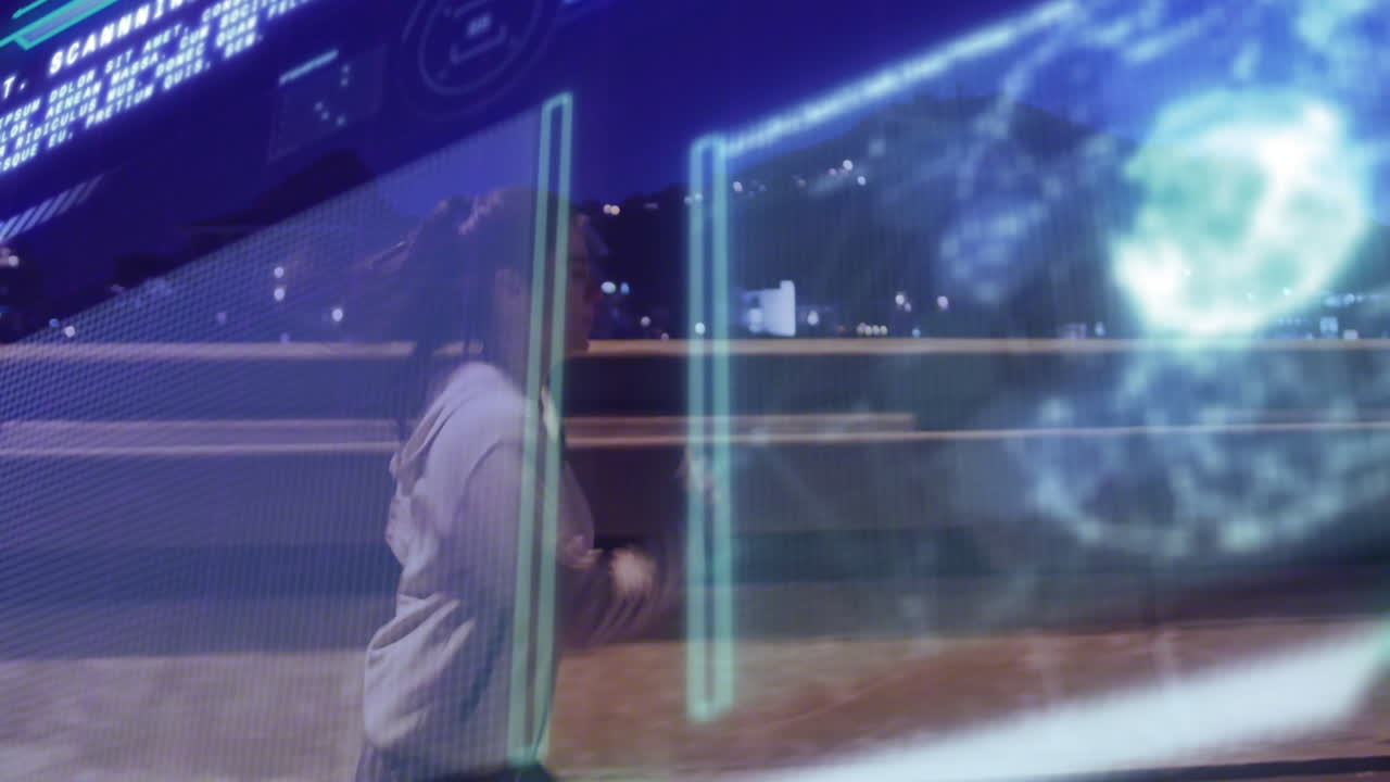 어두운 배경에서 실행되는 두 인종 여성에 대한 데이터 처리를 가진 화면의 애니메이션