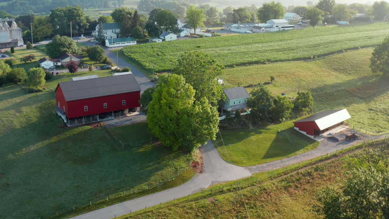 Familiegård på det amerikanske landskab