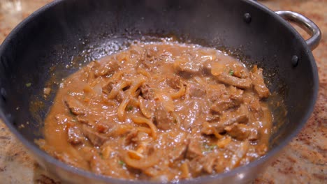 Steaming-Sauteed-Beef-In-A-Wok-For-Dinner