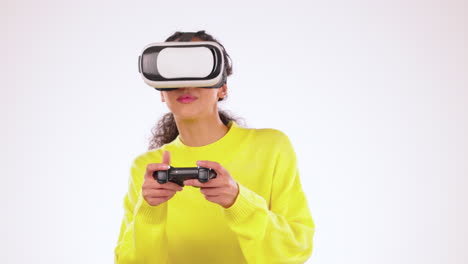 mujer jugando a un juego vr