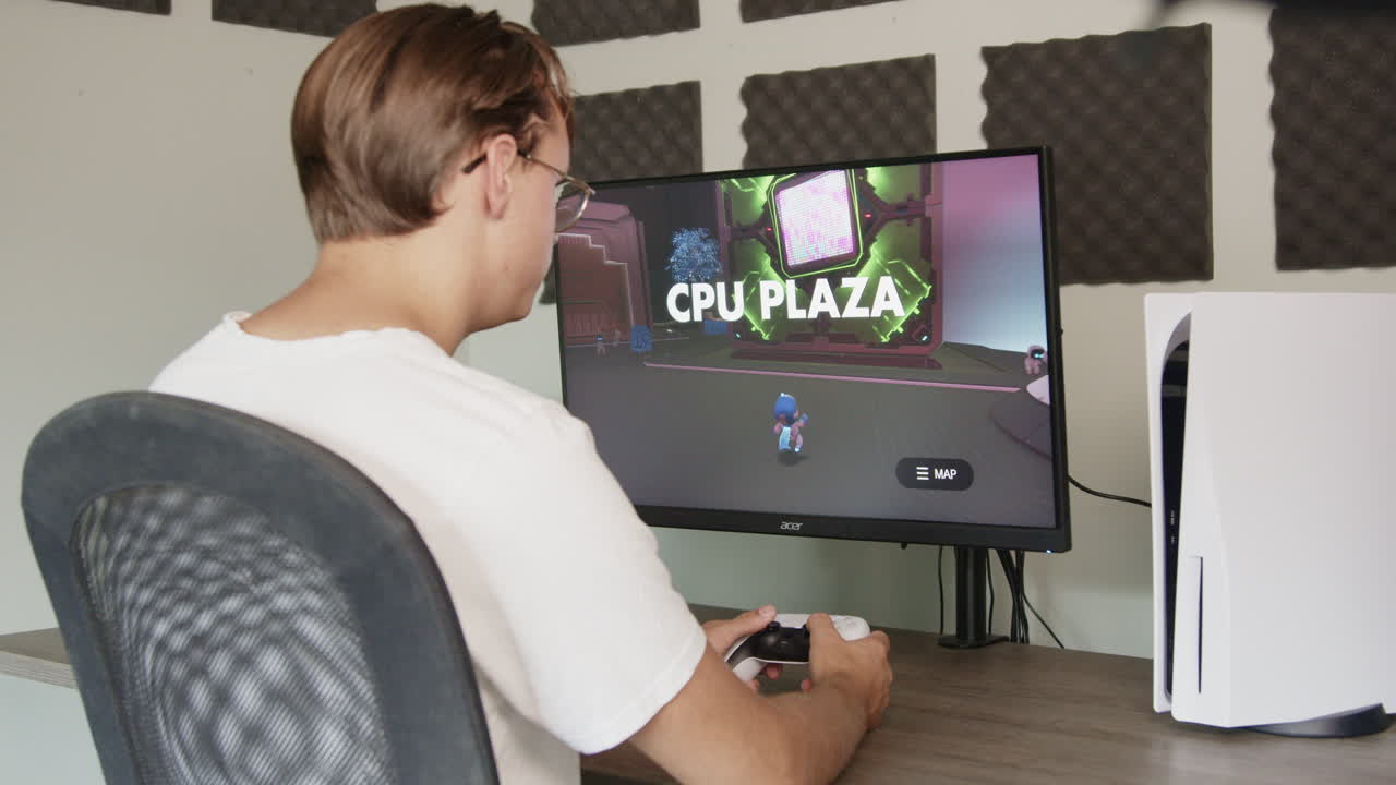 niño jugando en una playstation 5 con un controlador ps5 por la tarde, vista lateral