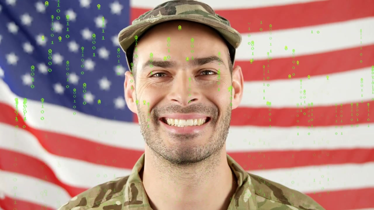 Animação de processamento de dados sobre um soldado masculino e a bandeira dos EUA.