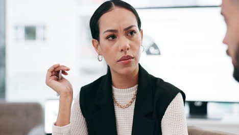 hablar, reunirse y mujer con recursos humanos en el trabajo