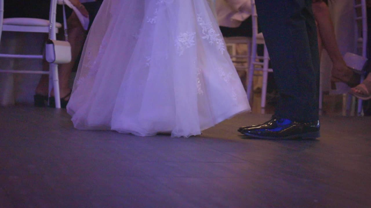 Par danser med hinanden