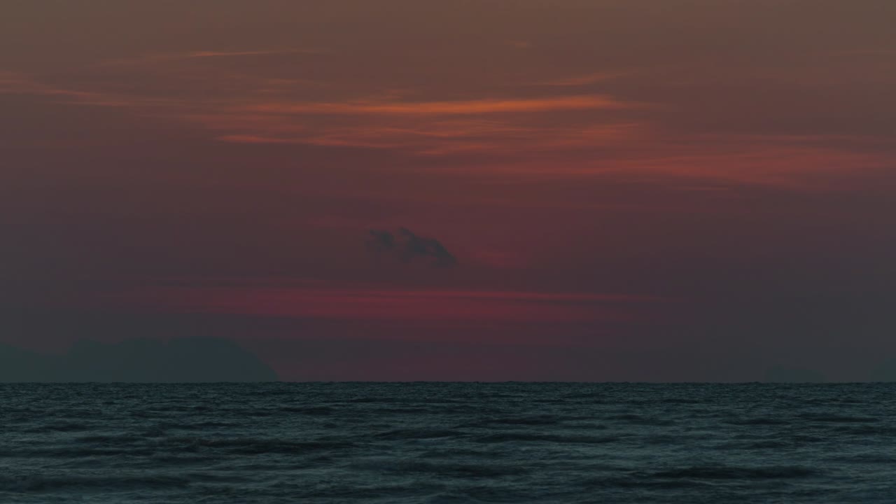 tailandia phuket océano amanecer paseo en barco de cerca 4k lapso de tiempo