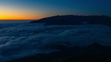 Mar-De-Nubes-Al-Atardecer-En-La-Isla-De-La-Palma,-Islas-Canarias