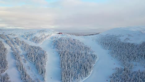 Skiresort-En-El-Norte-De-Europa.-Atardecer