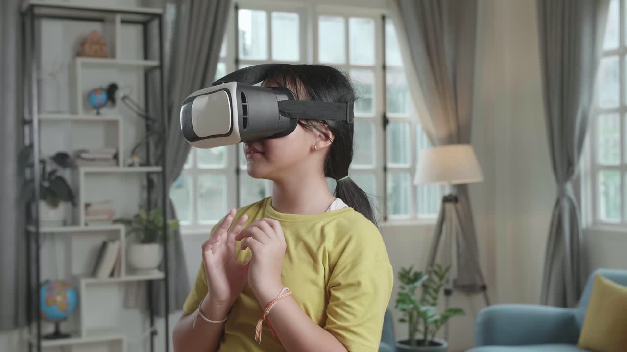 가상 현실을 경험하는 소녀