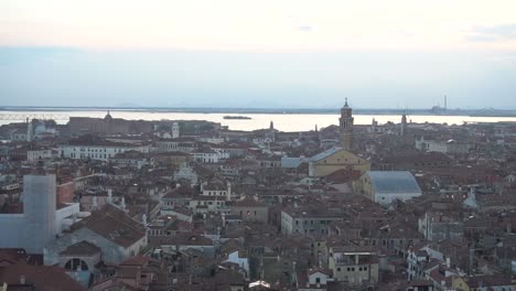 Luftaufnahme-Der-Stadt-Venedig-In-Der-Abenddämmerung