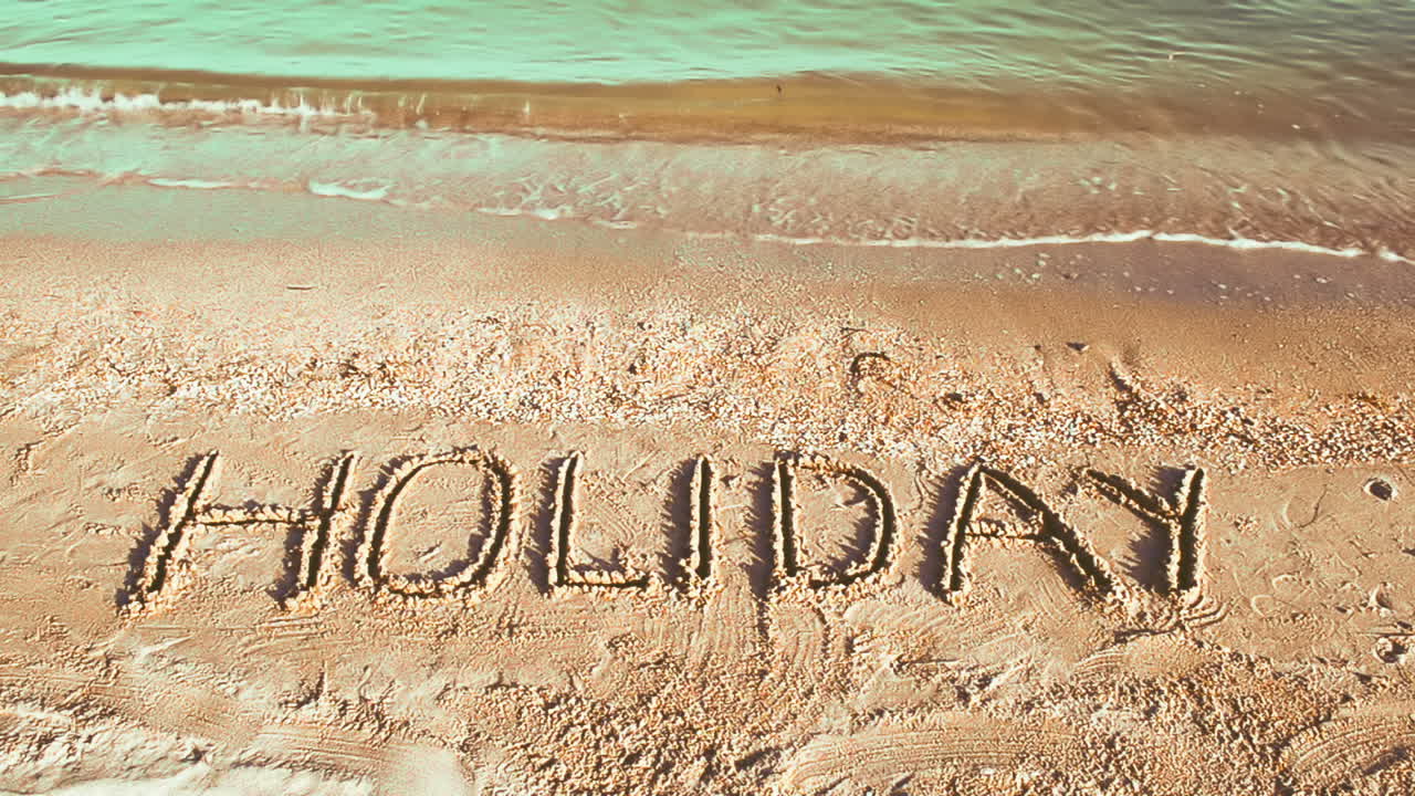 Opschrift Vakantie op zand, het strand. Opnamen op het strand.