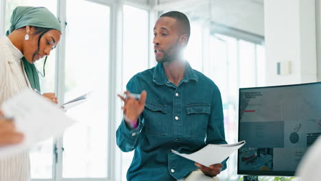 hombre de negocios negro, mentor o reunión de diversidad
