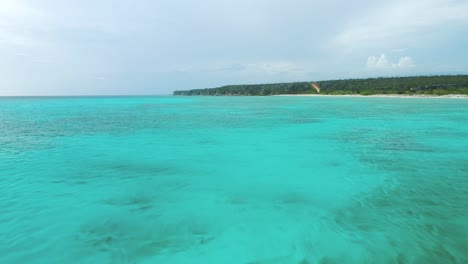 Aerial-forward-over-turquoise-sea-of-Bahia-de-las-Aguilas