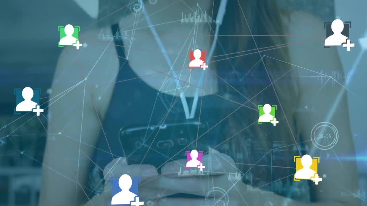 web de iconos de conexiones contra mujeres que usan teléfonos inteligentes