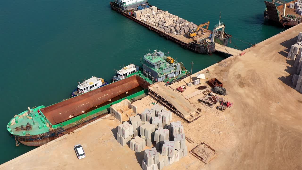 Port Construction and Barge Operations