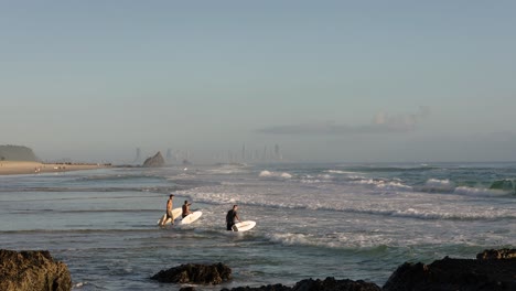 26 feb 2023 - gold coast, queensland, australia: view from currumbin beach vikings surf life saving club along currumbin beach at sunrise