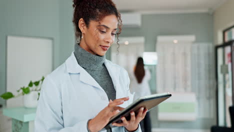 doctor using tablet in optometry office