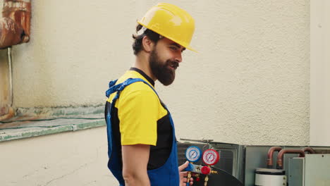 técnico de mantenimiento de aire acondicionado